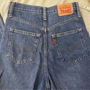 High Waisted Straight Levi’s Jeans
